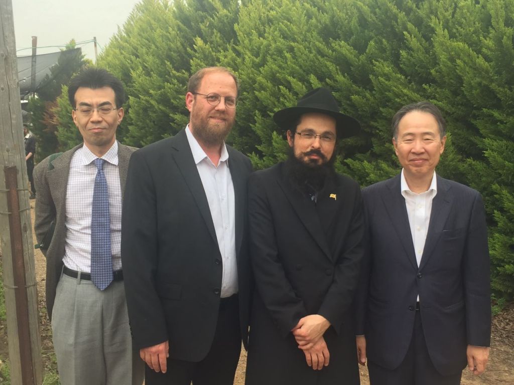 ביקור שגריר יפן בכפר חב"ד